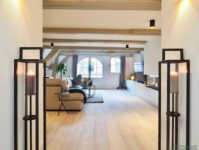 Woonkamer met houten balken